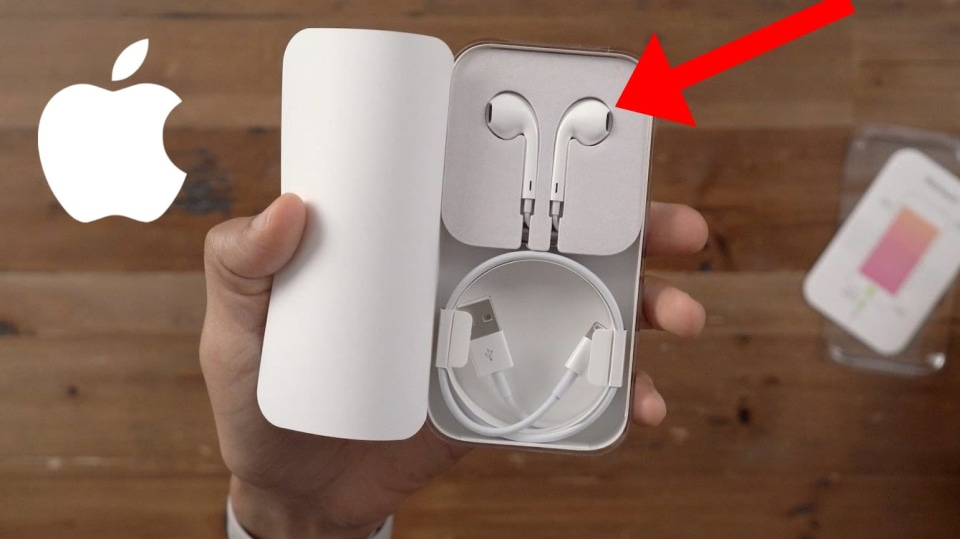 Ve francouzském balení iPhonu 12 nebudou chybět přibalená sluchátka